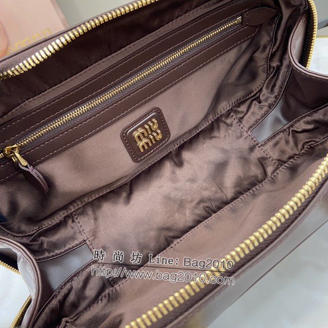 miumiu專櫃繆繆最新款Arcadie牛皮革中號保齡球手提包斜挎包 jh2320型號：5BB148